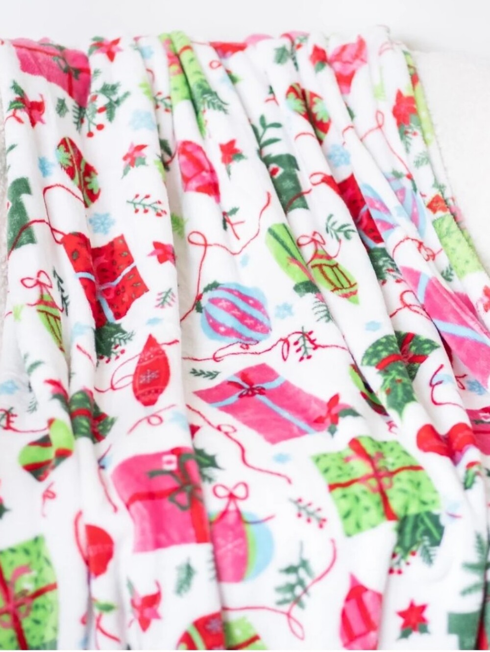 Berkshire Holiday Queen/ Full Soft Cozy Blanket Gift-Print White & Red